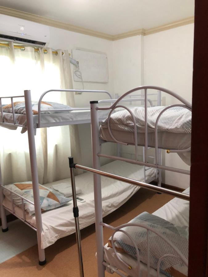 Appartamento The Mansion - Backpackers Near Airport Manila Esterno foto