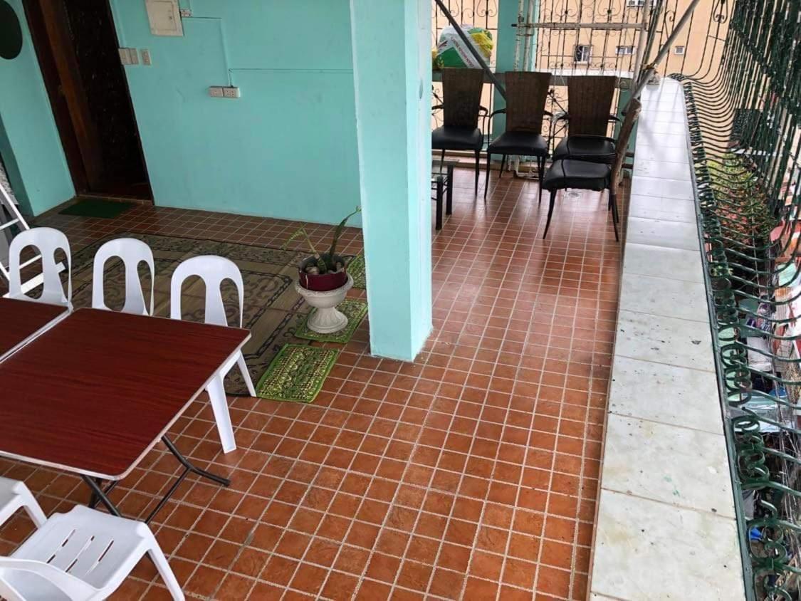 Appartamento The Mansion - Backpackers Near Airport Manila Esterno foto