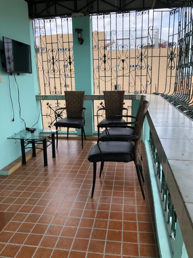 Appartamento The Mansion - Backpackers Near Airport Manila Esterno foto