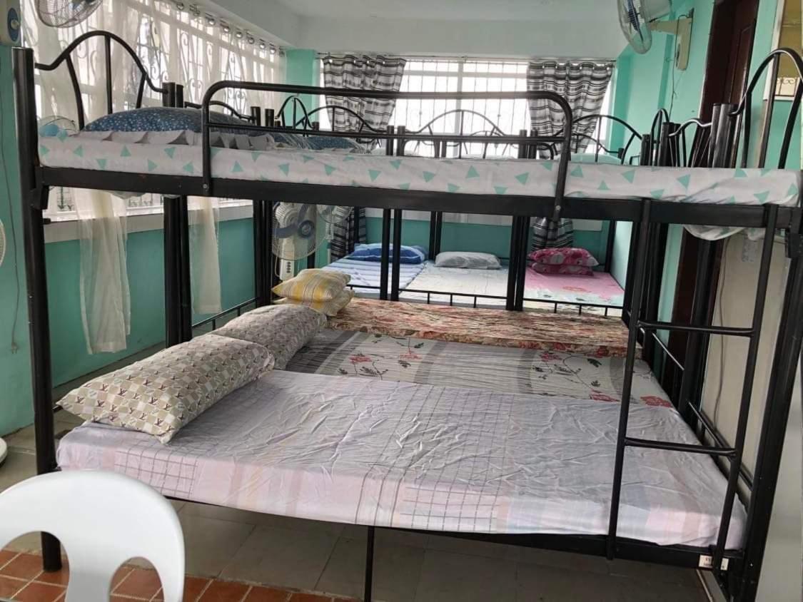 Appartamento The Mansion - Backpackers Near Airport Manila Esterno foto