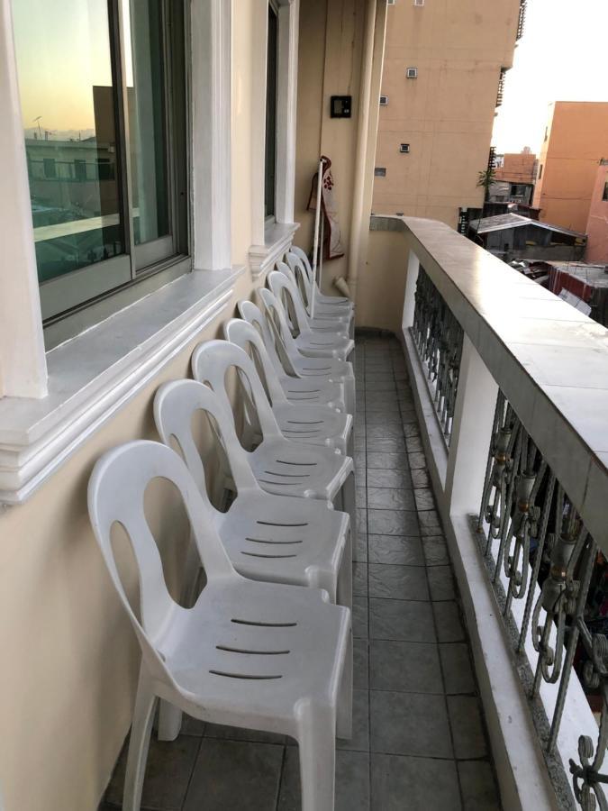 Appartamento The Mansion - Backpackers Near Airport Manila Esterno foto