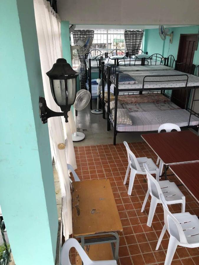 Appartamento The Mansion - Backpackers Near Airport Manila Esterno foto