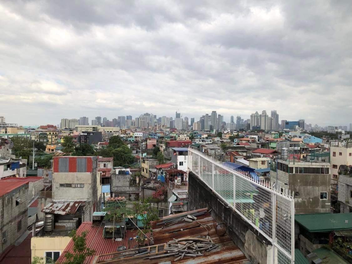 Appartamento The Mansion - Backpackers Near Airport Manila Esterno foto