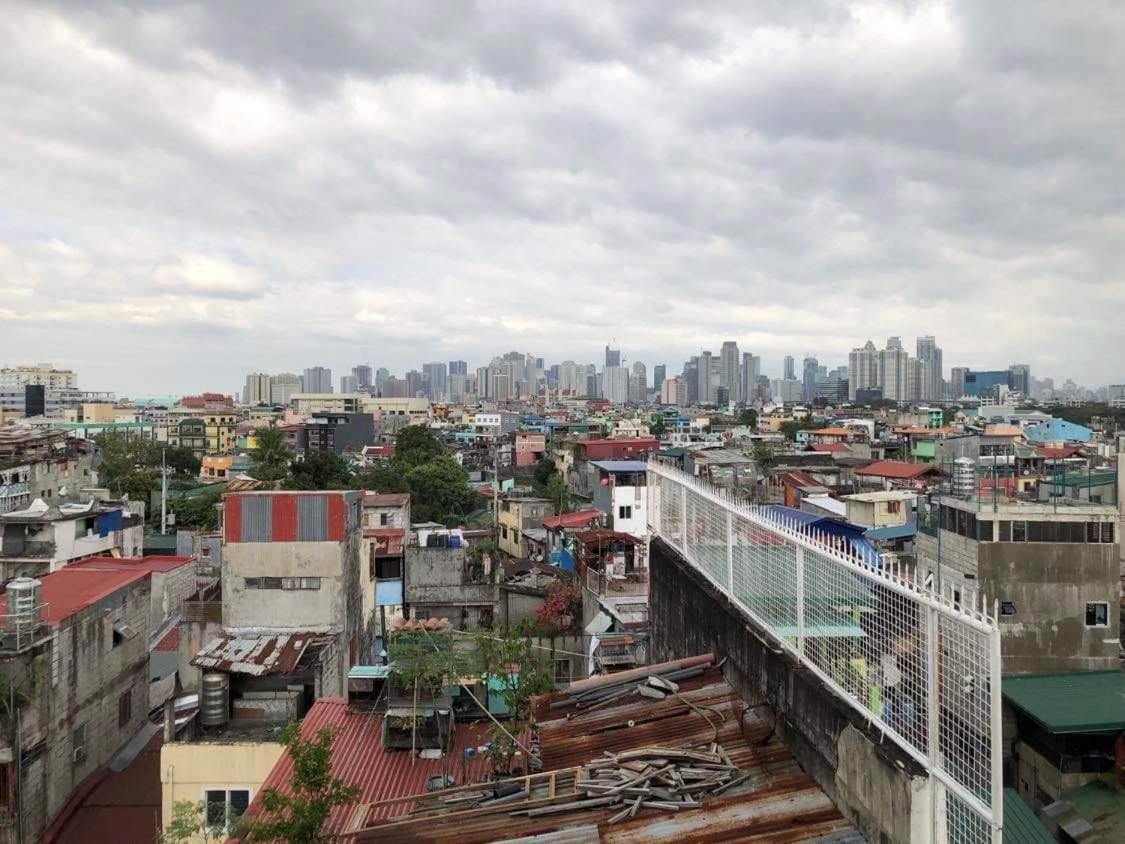 Appartamento The Mansion - Backpackers Near Airport Manila Esterno foto