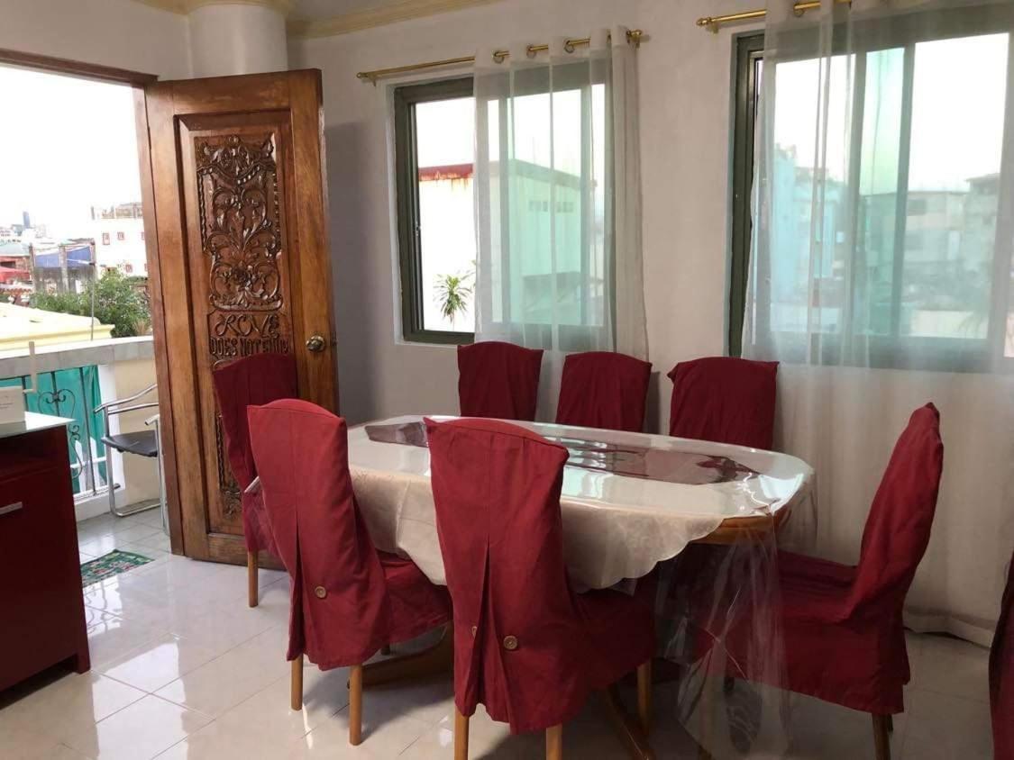 Appartamento The Mansion - Backpackers Near Airport Manila Esterno foto