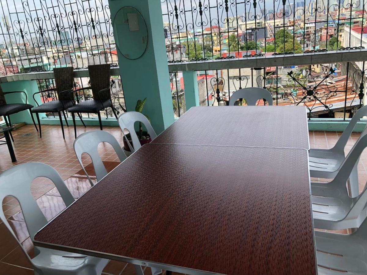 Appartamento The Mansion - Backpackers Near Airport Manila Esterno foto