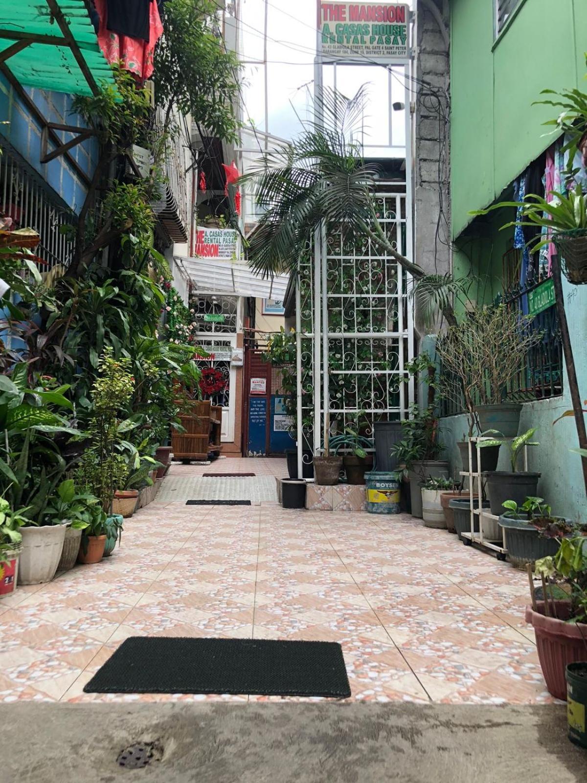 Appartamento The Mansion - Backpackers Near Airport Manila Esterno foto